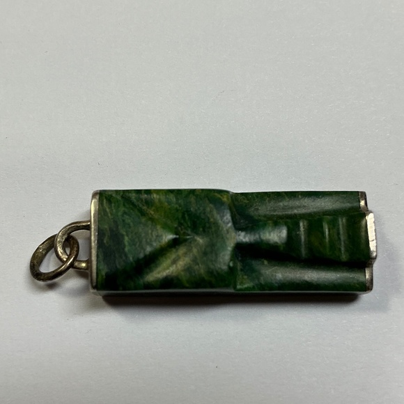 Sterling Silver & carved green Jade warrior face pendant. 1 inch long - Picture 3 of 9